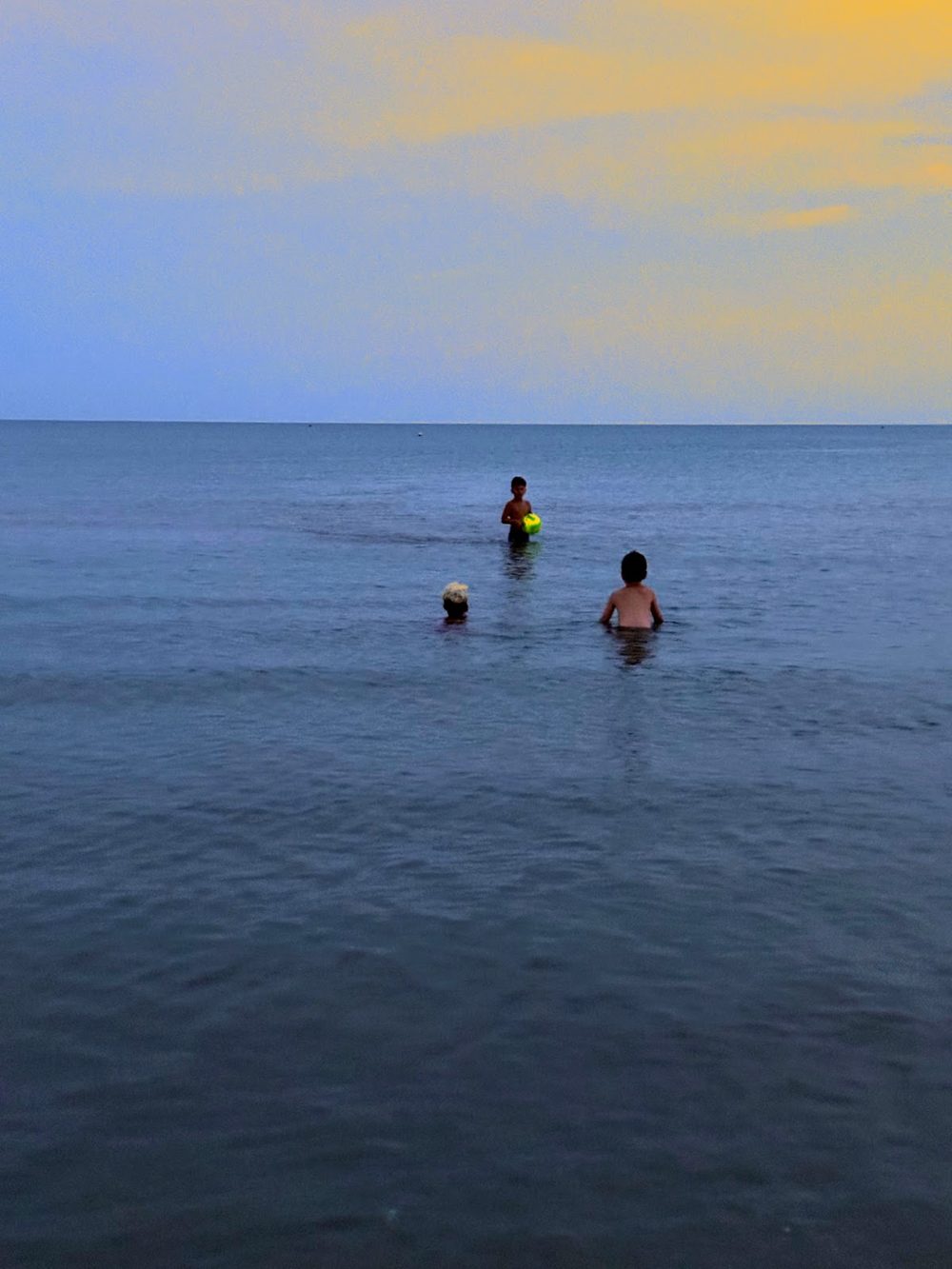 Il mare al tramonto dopo cena